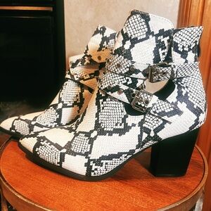 Snakeskin Ankle Boots Buckle on the side. Sz. 43 or 9.5/10 in U.S. size